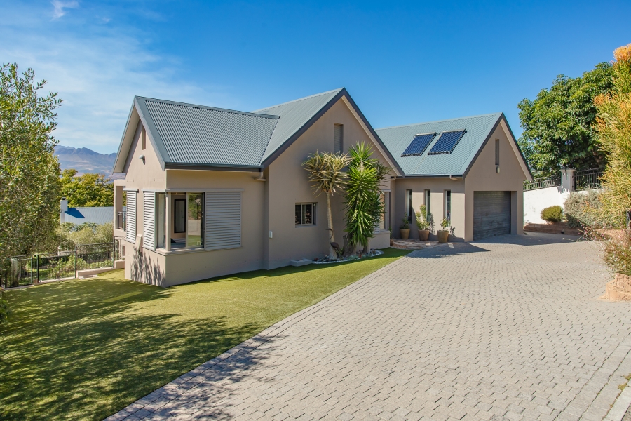 5 Bedroom Property for Sale in Lemoenkloof Western Cape